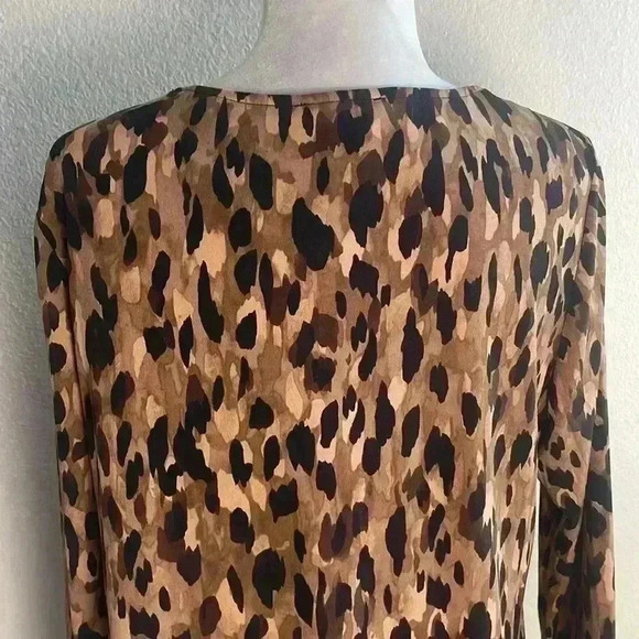 Carmen Marc Valvo - Plus Size Printed Top with Chiffon Hem - Picture 8 of 9